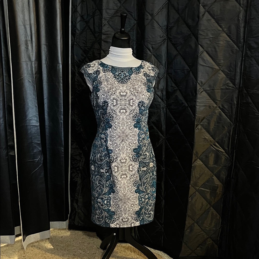 Maggy London Petite Dress Black and blue/green design